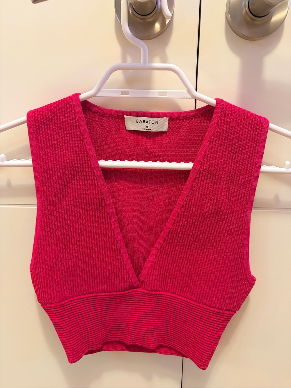Aritzia Babaton Pink Sculpt Knit V-Neck Cropped Tank